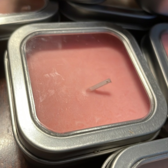 Pink Mint Handmade Soy Candle (Perfect Home Decor)🕯️ - Picture 4 of 8